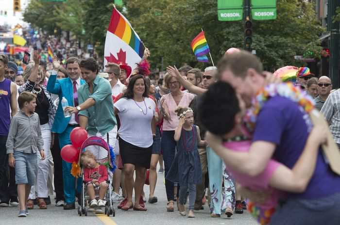 a-couple-embraces-and-kisses-as-prime-minister-justin-trudea